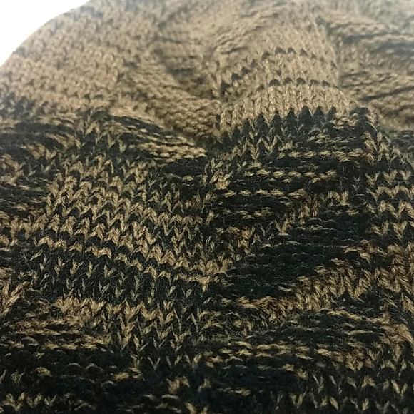 Go & Go Knitted Black and Tan Beanie Hat - Picture 6 of 7